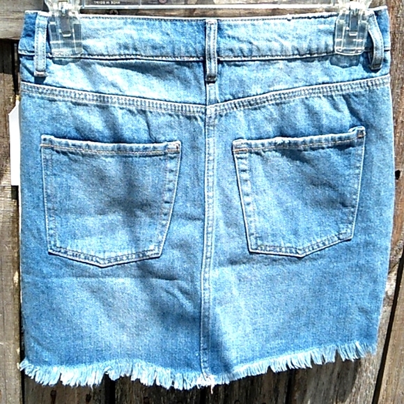 Nwt Denim Skirt ( Size 4) - Picture 9 of 12